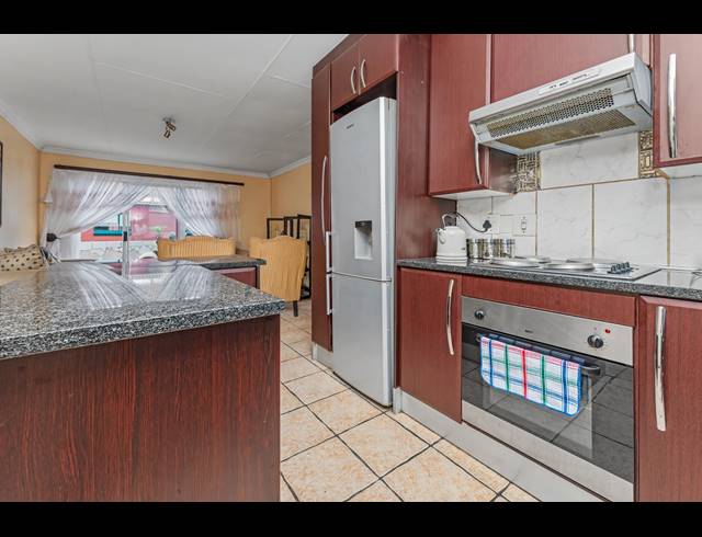 3 BEDROOM APARTMENT FOR SALE IN VORNA VALLEY